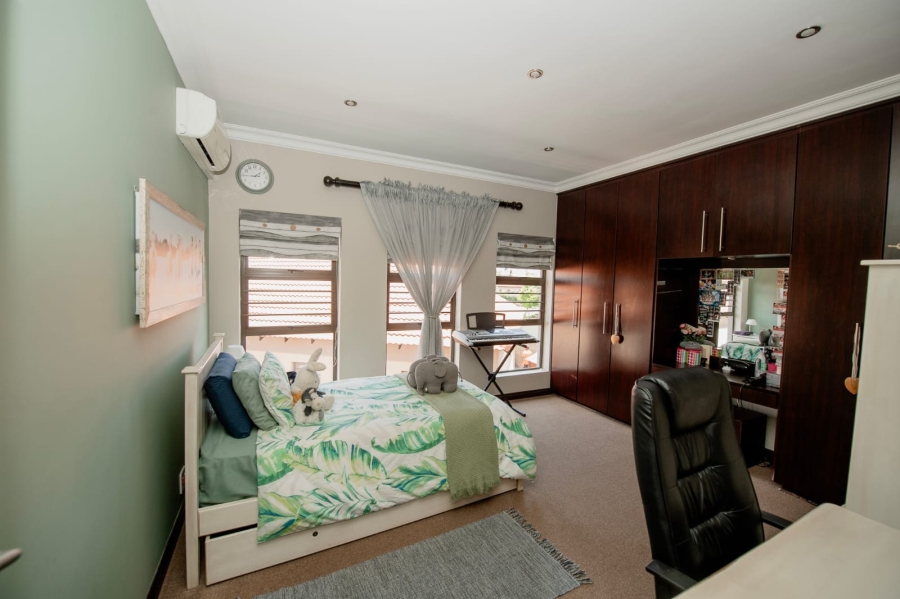 5 Bedroom Property for Sale in Baillie Park North West